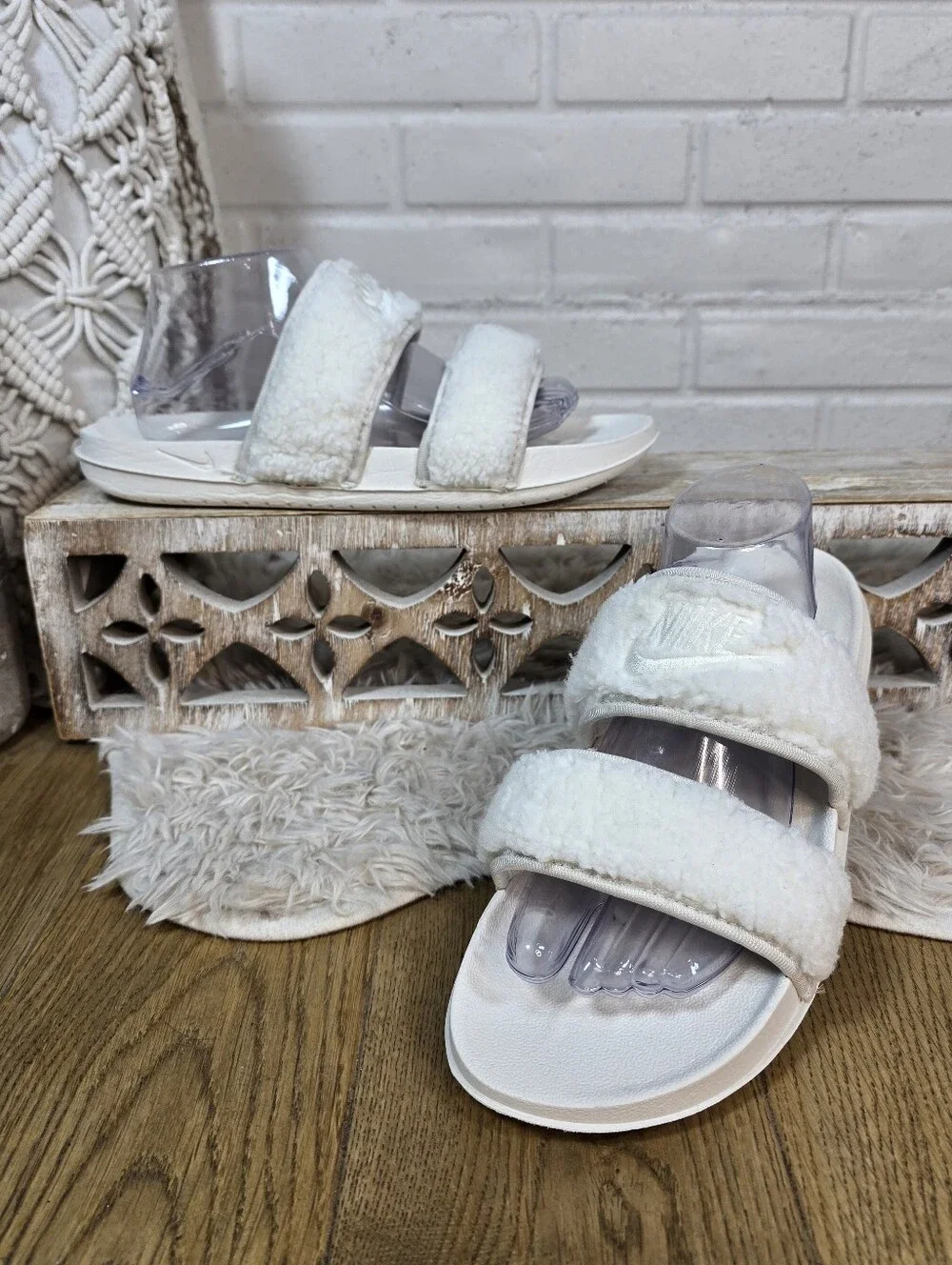Nike White Fuzzy Sherpa Slide Sandals Womens 11